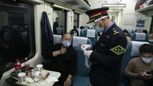 娱乐吃瓜酱坐火车,跟随吃瓜酱一起吃瓜观景